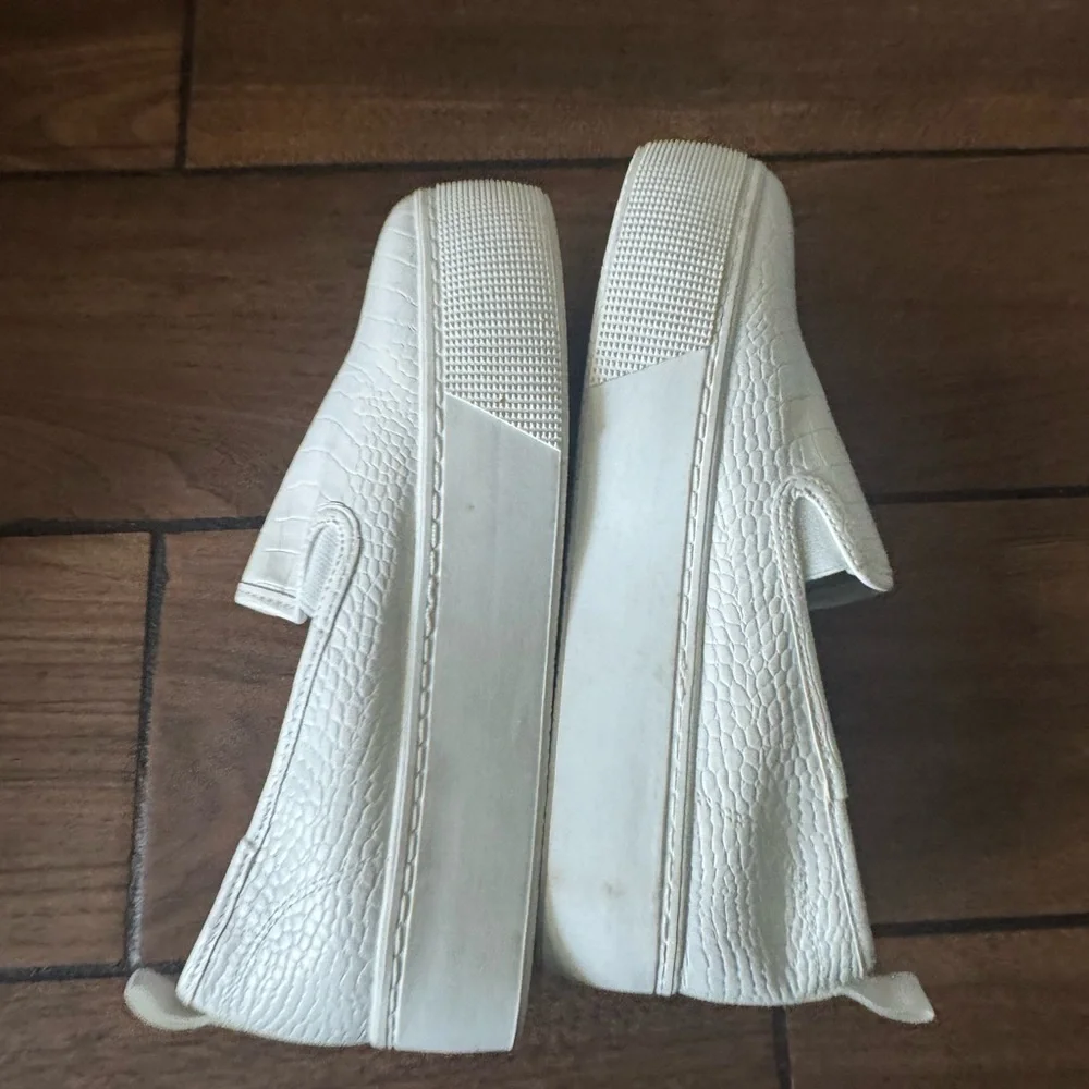 ABOUND Norah White Croc-Embossed Slip-On platform Sneakers size 9
